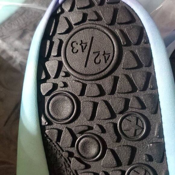 NWT NING ADULT SPANDEX WATER SHOES - Picture 5 of 5